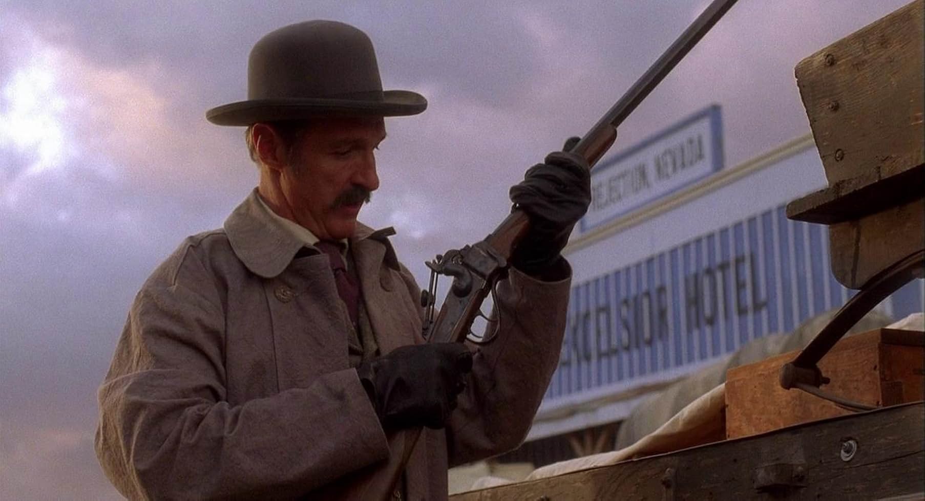 Тремтіння Землі 4: Легенда починається