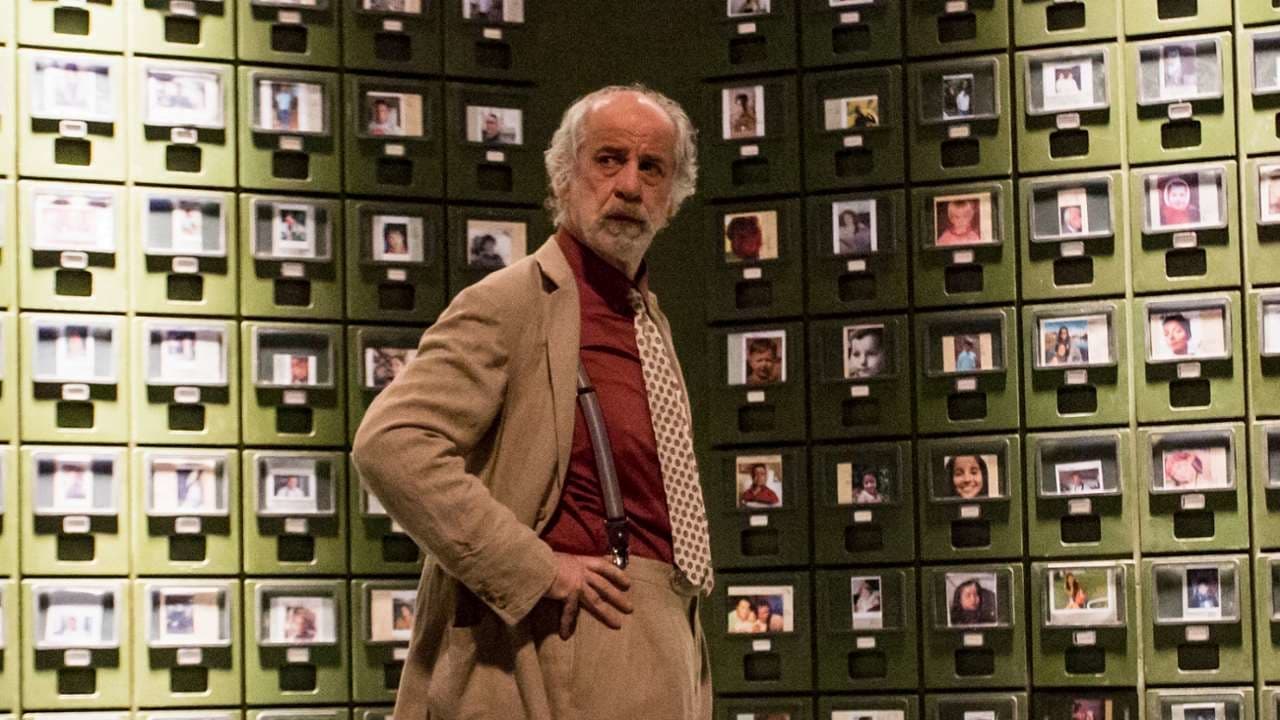 Дівчина у лабіринті